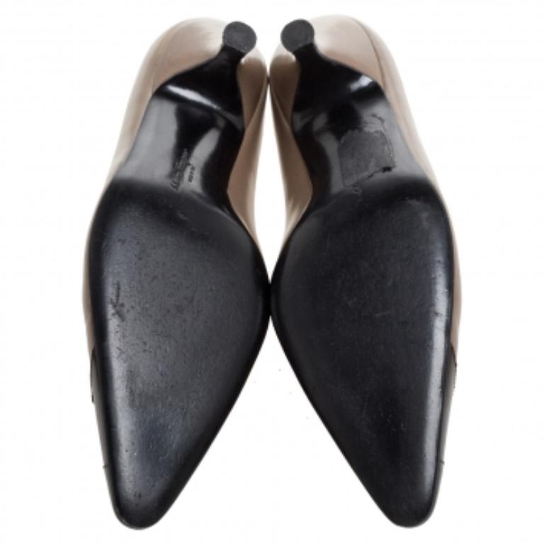Salvatore Ferragamo Beige/Brown Leather Bow Detail Pumps Size 39.5 For Sale 3