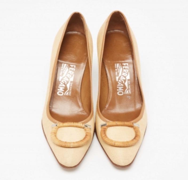 Salvatore Ferragamo Beige/Braun Gewebte Segeltuch und Leder Pumps Größe 37.5 Damen im Angebot