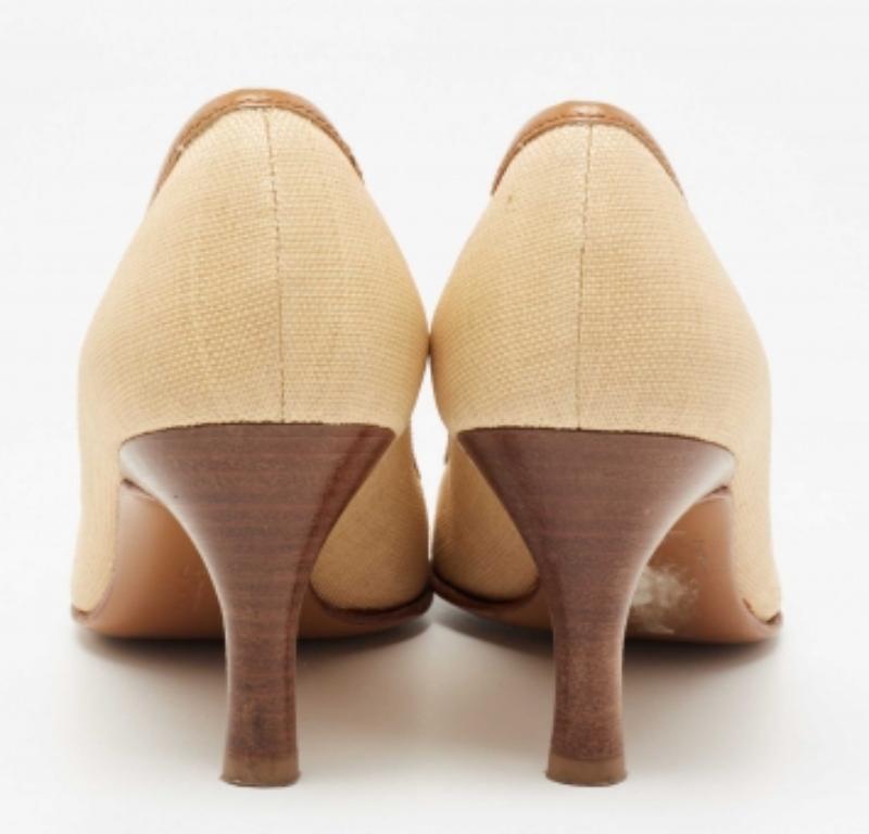 Salvatore Ferragamo Beige/Braun Gewebte Segeltuch und Leder Pumps Größe 37.5 im Angebot 1