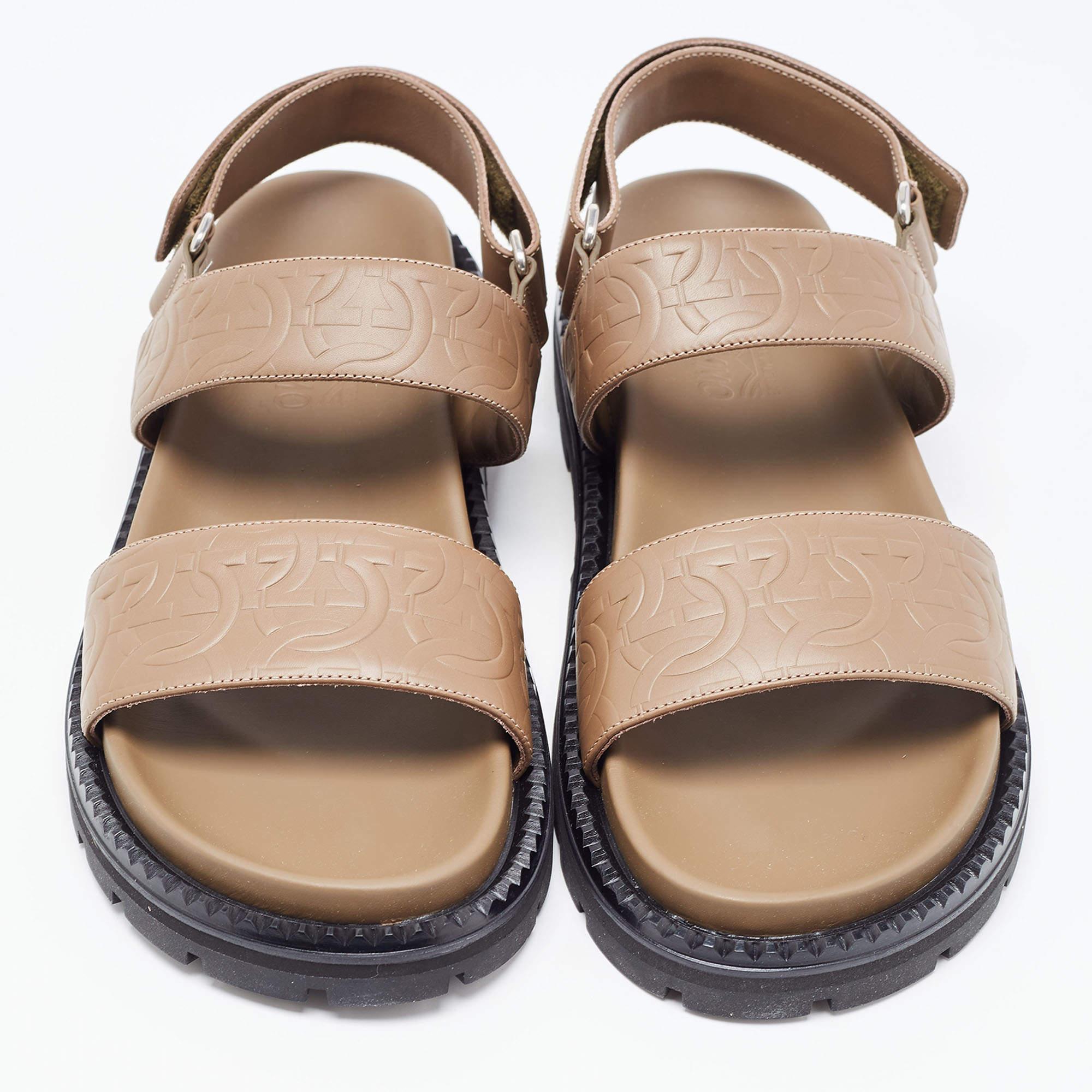 These sandals will offer you both luxury and comfort. Made from quality materials, they come in a versatile shade and are equipped with comfortable insoles.

Includes
Original Box