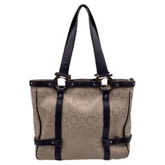 Salvatore Ferragamo Beige Gancino Canvas Tote Umhängetasche