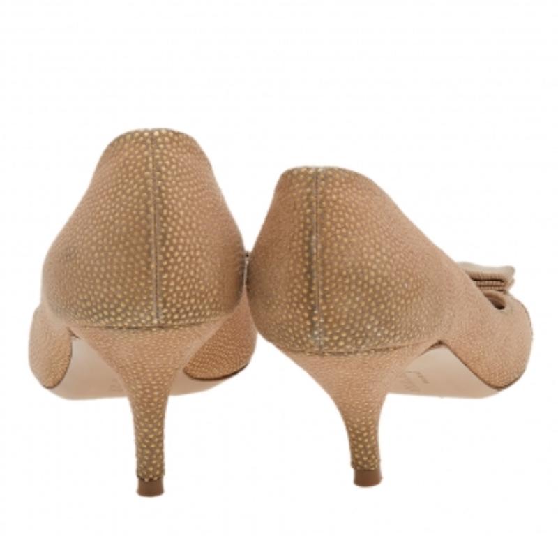 Salvatore Ferragamo Beige/Gold Leather Pola Vara Bow Peep Toe Pumps Size 36.5 For Sale 1