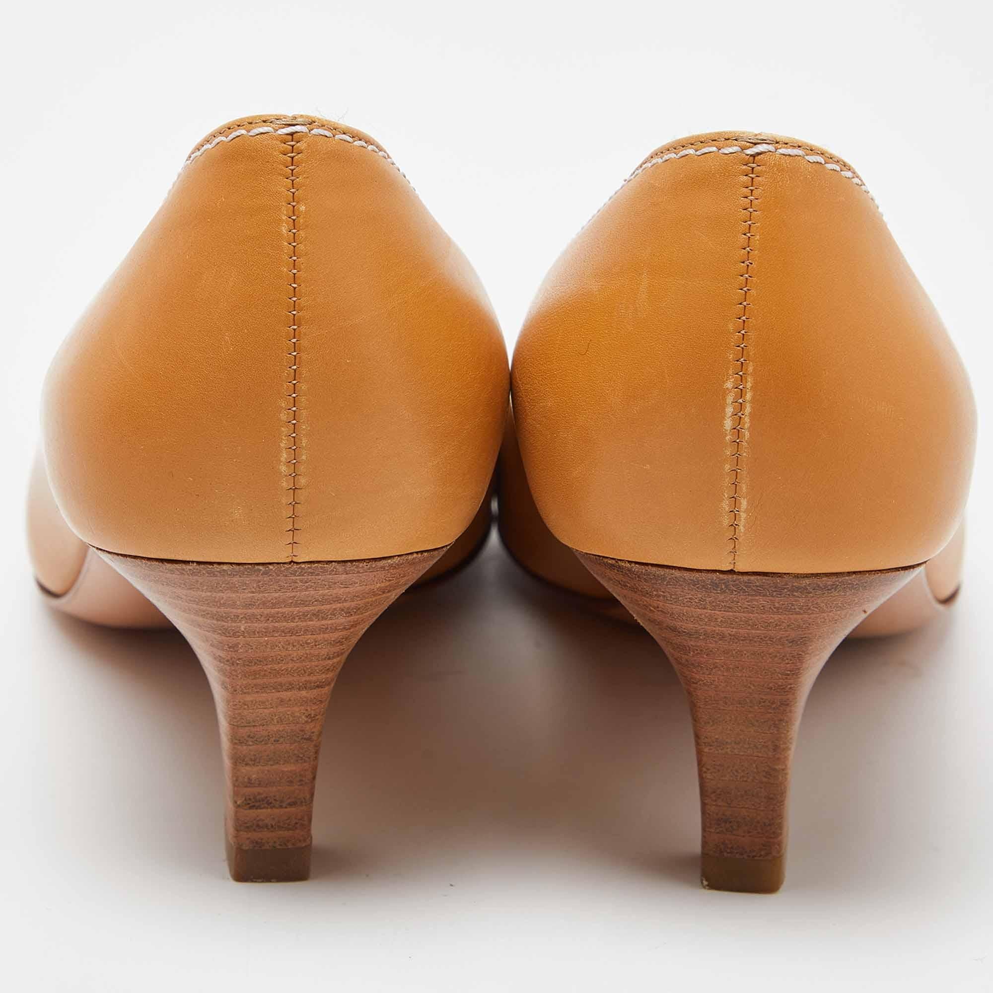 Salvatore Ferragamo Beige Leder Fresia Pumps Größe 36 Damen im Angebot