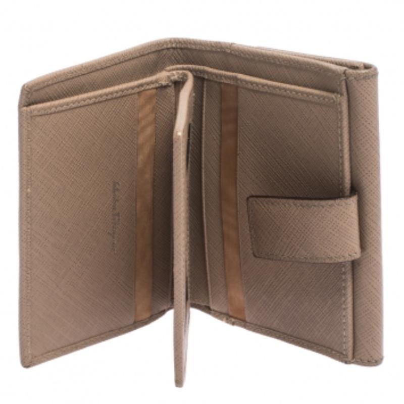Salvatore Ferragamo Beige Leder Gancini Clip kompakte Brieftasche im Angebot 4