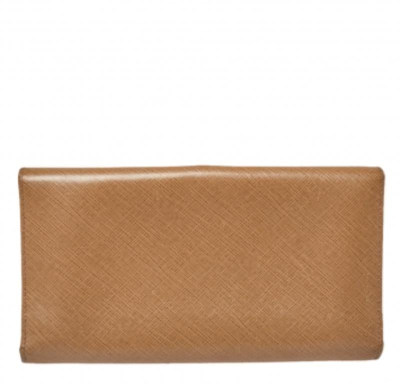 Women's Salvatore Ferragamo Beige Leather Gancini Icona Continental Wallet For Sale