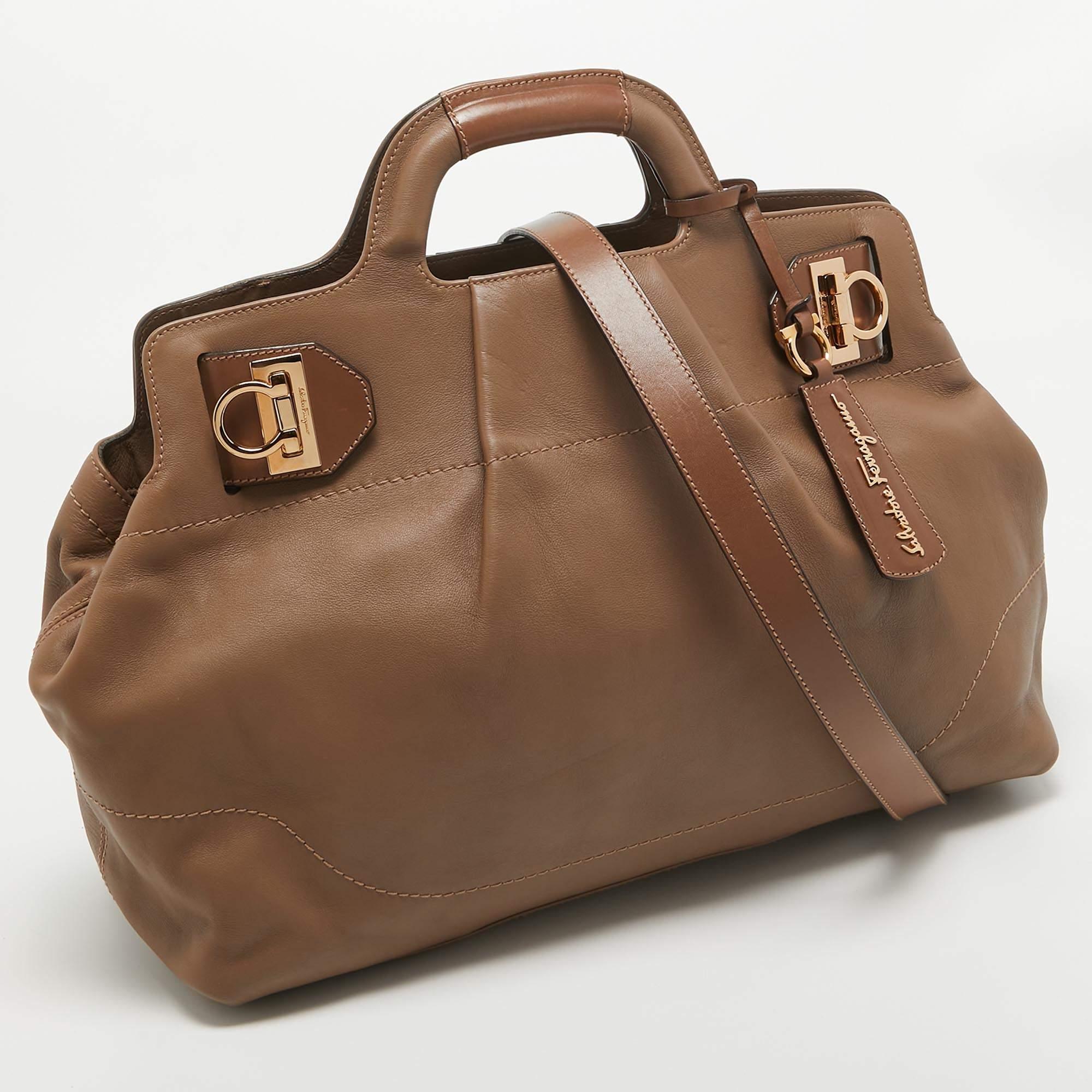 Salvatore Ferragamo Beige Leather Large Wanda Top Handle Bag In Excellent Condition For Sale In Dubai, Al Qouz 2