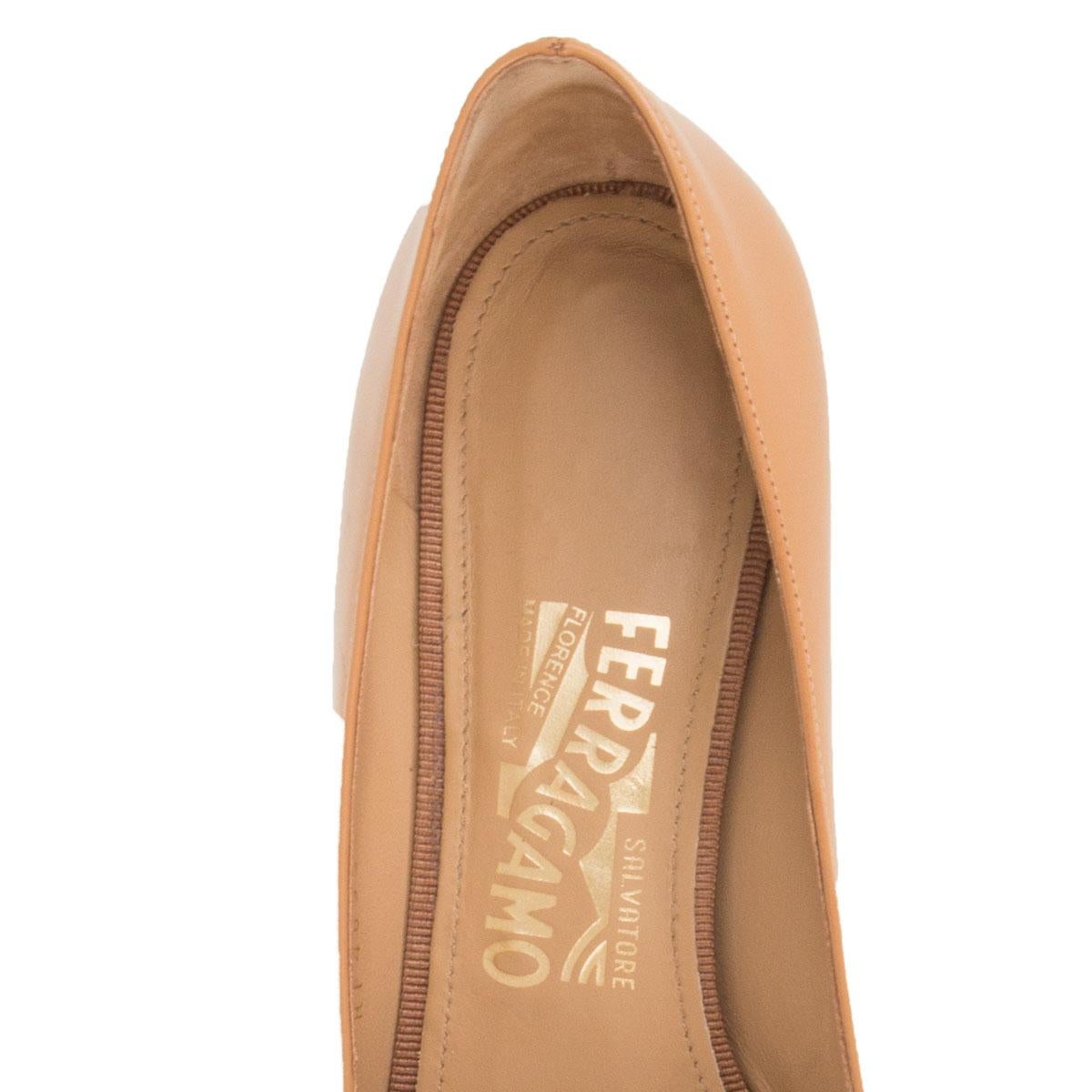 SALVATORE FERRAGAMO beige leather NINNA Block Heel Pumps Shoes 37 1