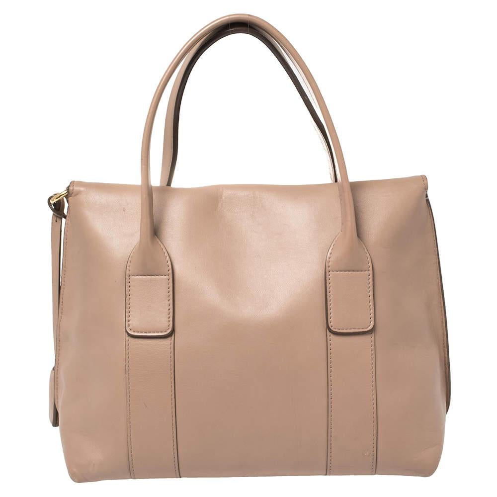 Your search for the perfect satchel ends with this one from Salvatore Ferragamo! The lovely bag is crafted from leather featuring double handles and a well-lined interior. The satchel is spacious and equipped with the signature Gancio lock on the