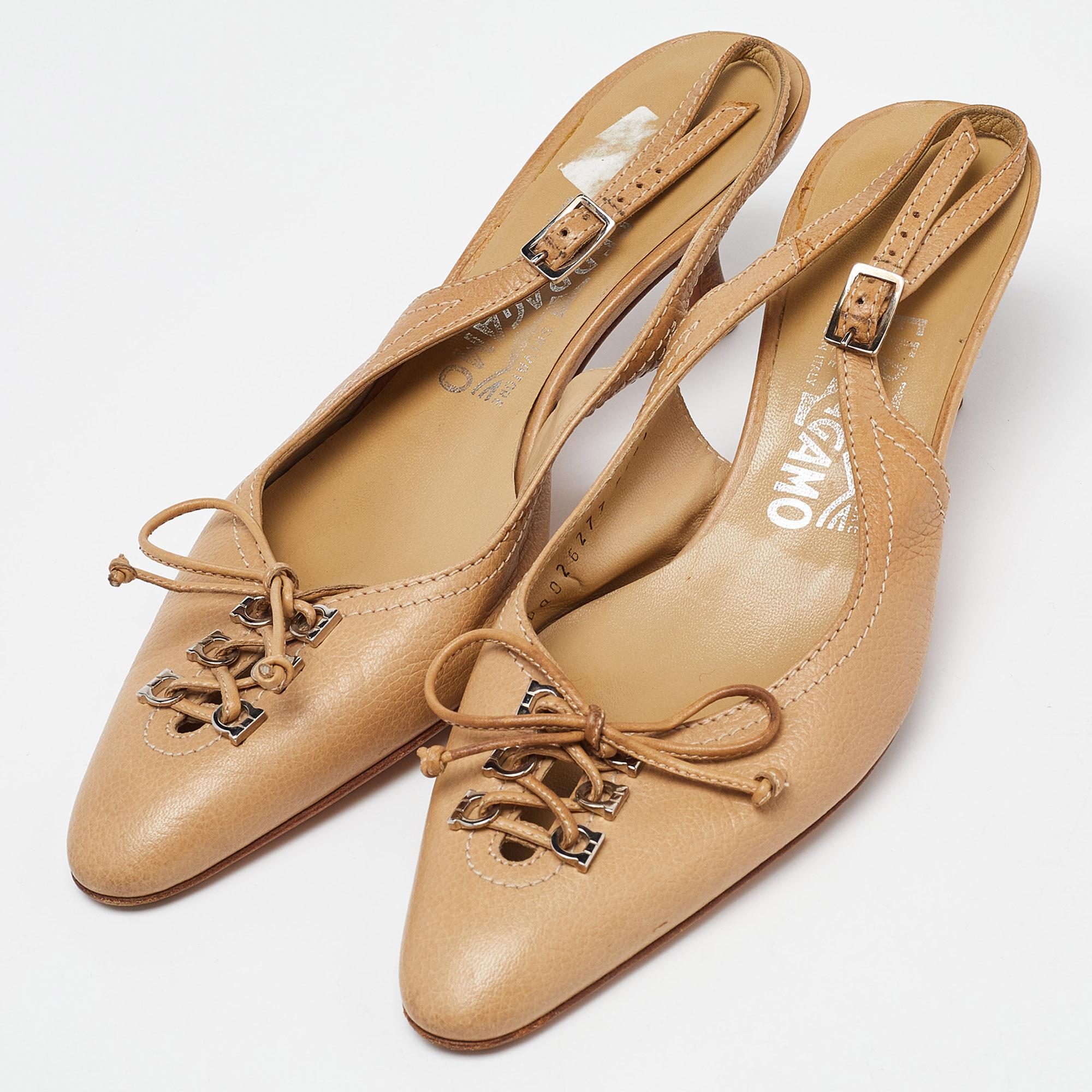 Queste décolleté, che emanano femminilità ed eleganza, sono caratterizzate da una silhouette chic e da un design accattivante. Potete indossare queste décolleté per un look elegante. 