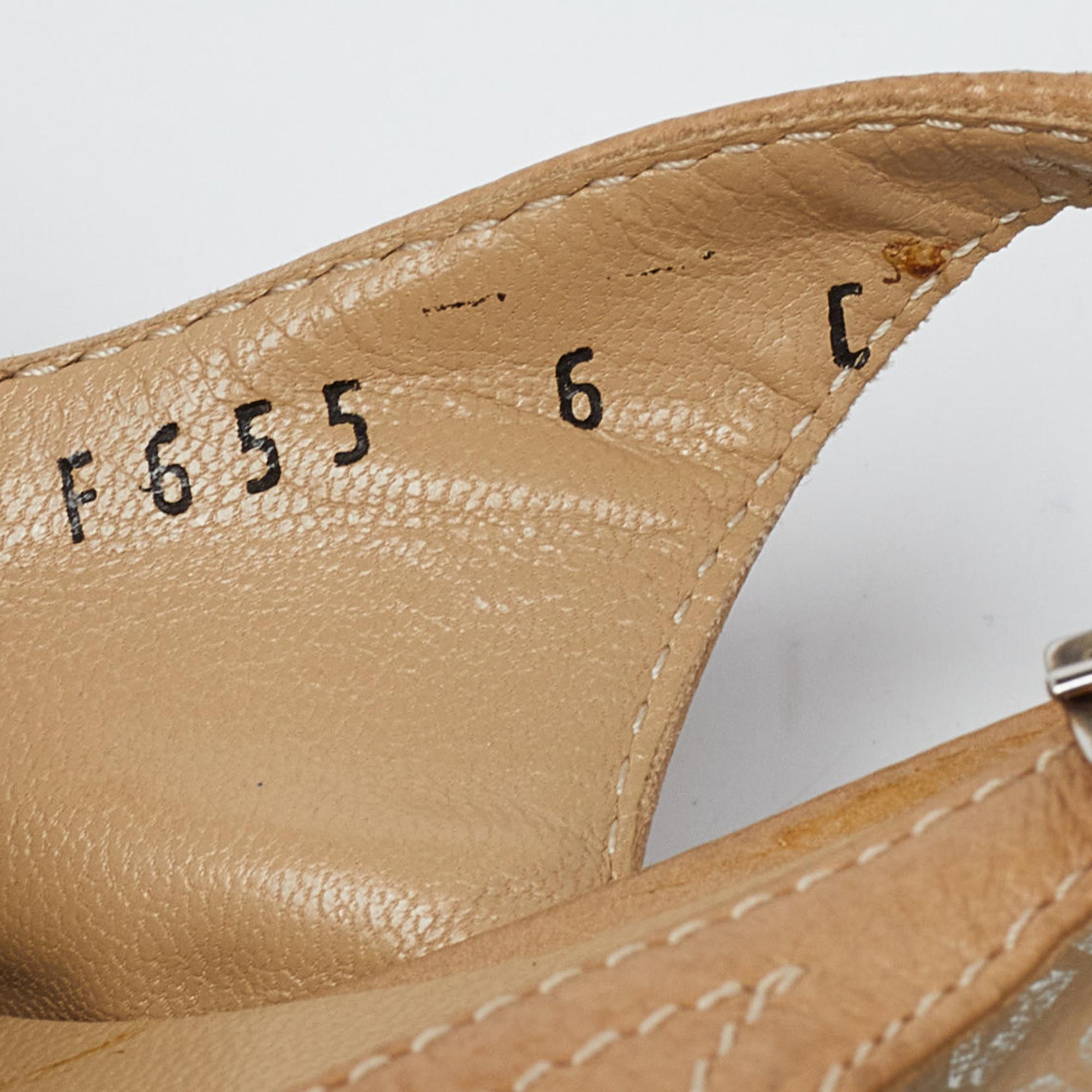 Salvatore Ferragamo Pumps in pelle beige misura 36,5 in vendita 3