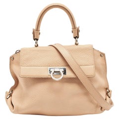 Salvatore Ferragamo Kleine Sofia Top Handle Bag aus Leder in Beige