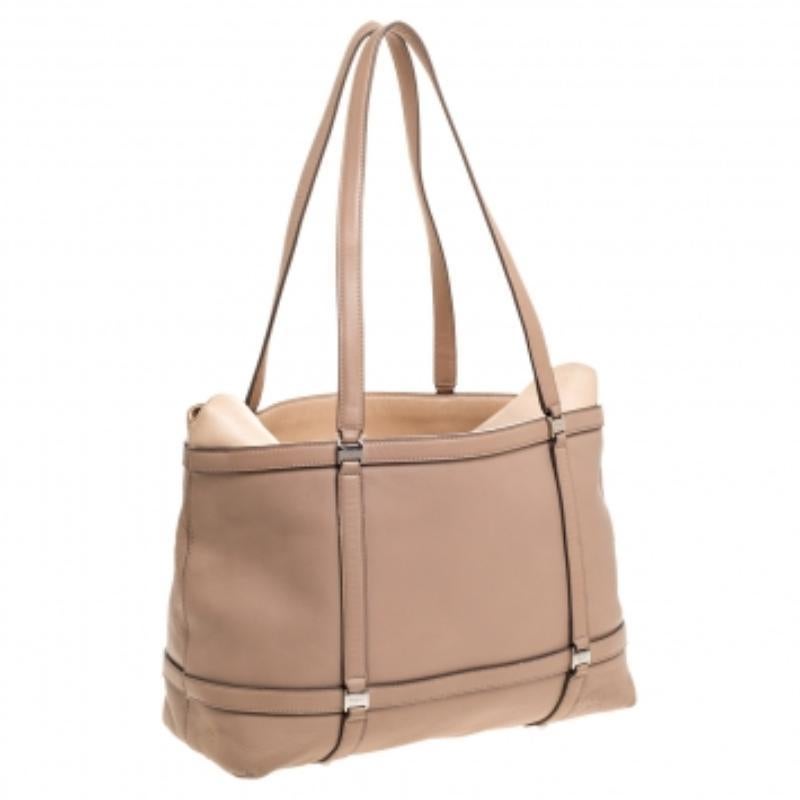 Salvatore Ferragamo Beige Leder-Tasche im Zustand „Gut“ im Angebot in Dubai, Al Qouz 2