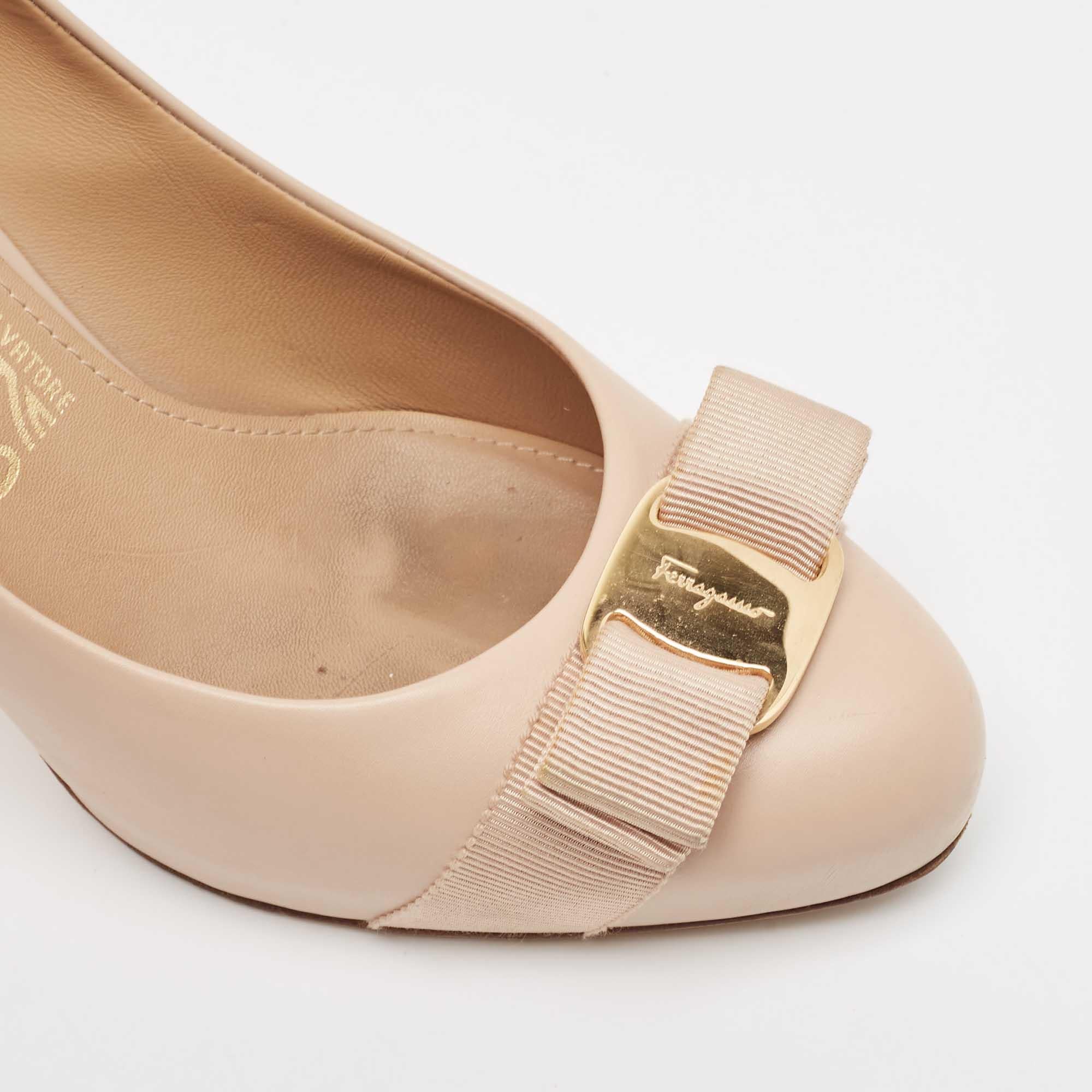 Salvatore Ferragamo Pumps con fiocco Vara in pelle beige misura 37,5 2