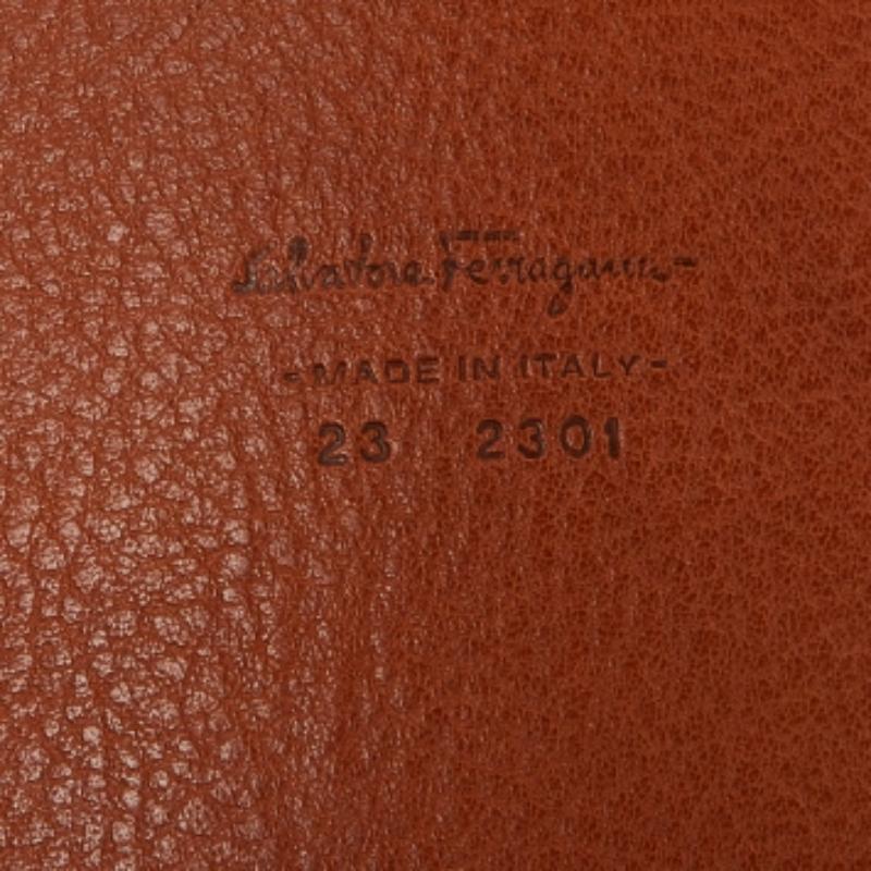 Salvatore Ferragamo Cintura larga in pelle beige 70cm in vendita 1
