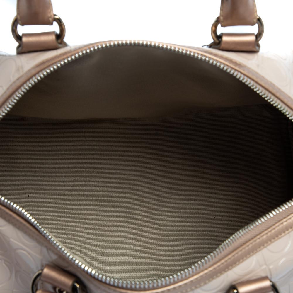 Salvatore Ferragamo Bolso Boston de charol en relieve Gancini Beige/Metálico 2
