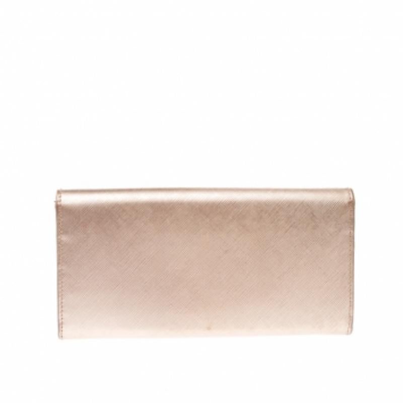 Salvatore Ferragamo Beige Metallic Portemonnaie aus Leder mit kontinentaler Schleife im Angebot 7