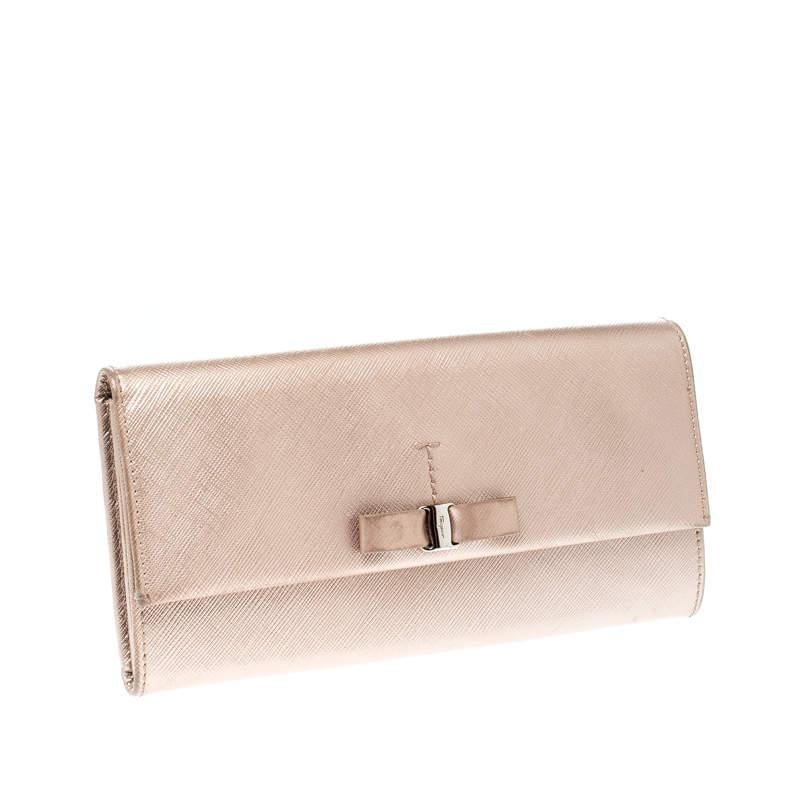 Salvatore Ferragamo Beige Metallic Leather Bow Continental Wallet In Good Condition In Dubai, Al Qouz 2
