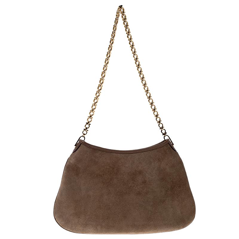 Fall in love almost instantly with this stunning shoulder bag by Salvatore Ferragamo. Lined with suede, this bag is just about perfect for your essentials. Crafted using nubuck leather, this bag is a stylish creation. Swing style in your arms with