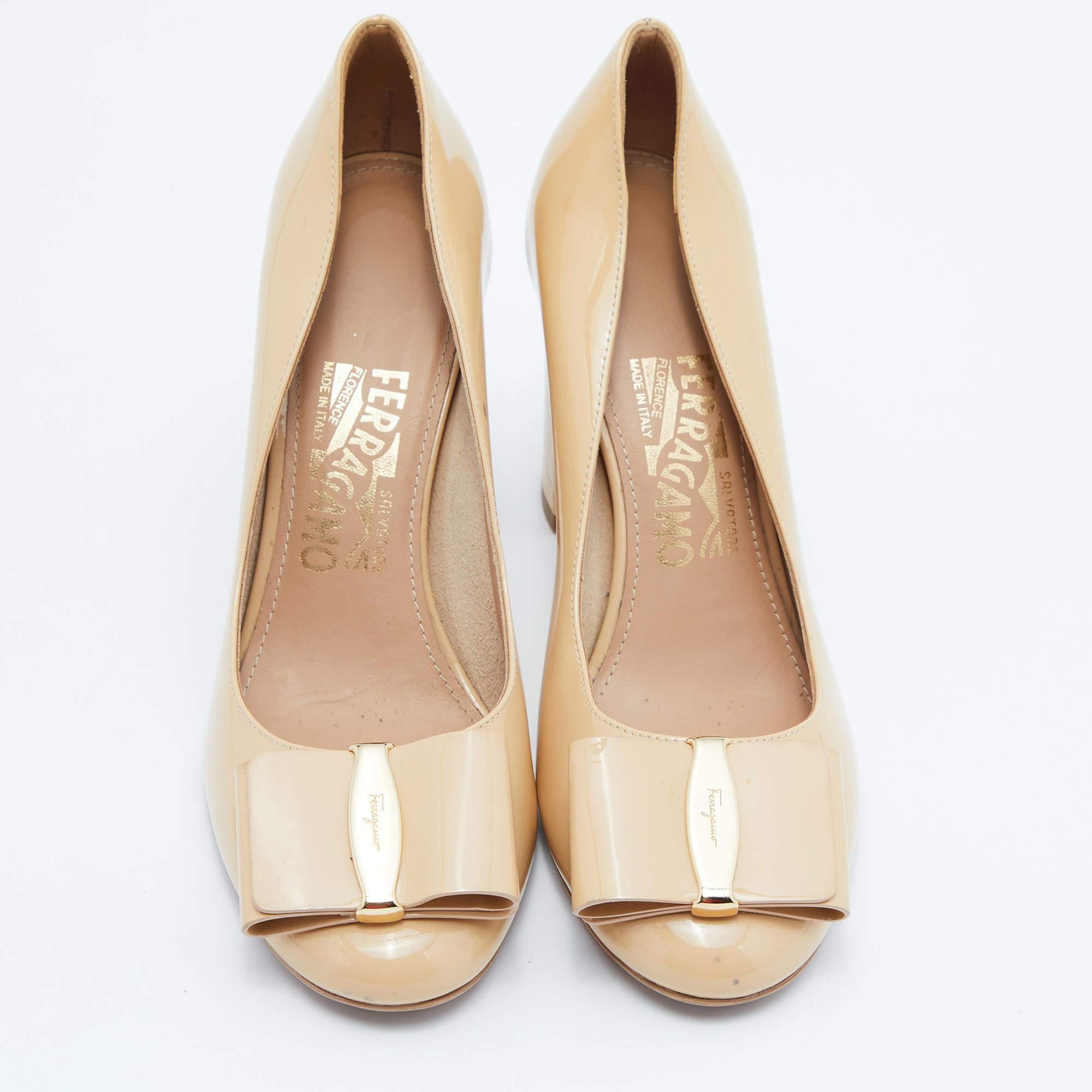 Nothing like a stunning pair of pumps to look and feel like a fashionista! Crafted from beige patent leather, this gorgeous Ferragamo pair features Vara bow motif on the toes and comfortable insoles. Complete with 9cm heels, these shoes are ideal