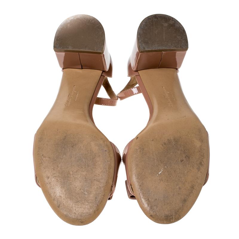 Salvatore Ferragamo Beige Patent Leather Ankle Strap Sandals Size 36 In Good Condition In Dubai, Al Qouz 2
