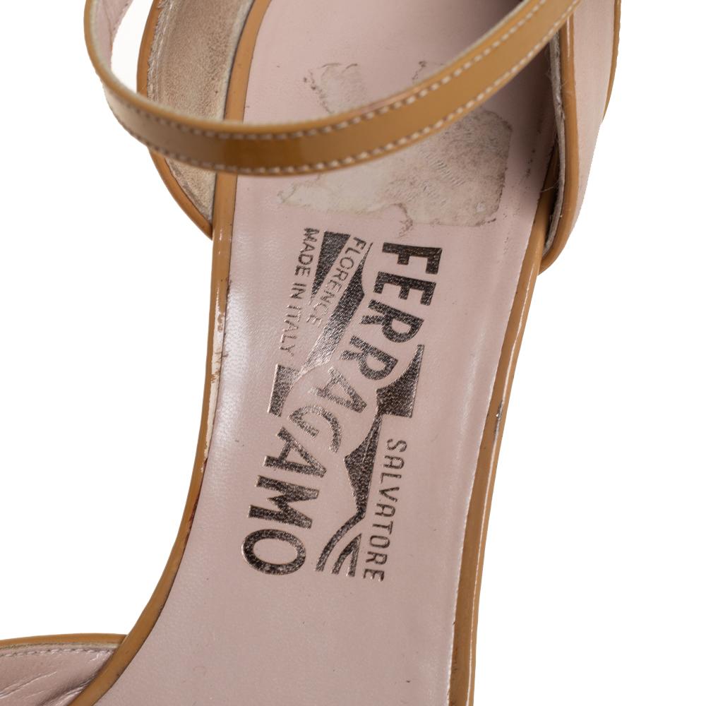 Women's Salvatore Ferragamo Beige Patent Leather Bow Ankle Strap Sandals Size 40