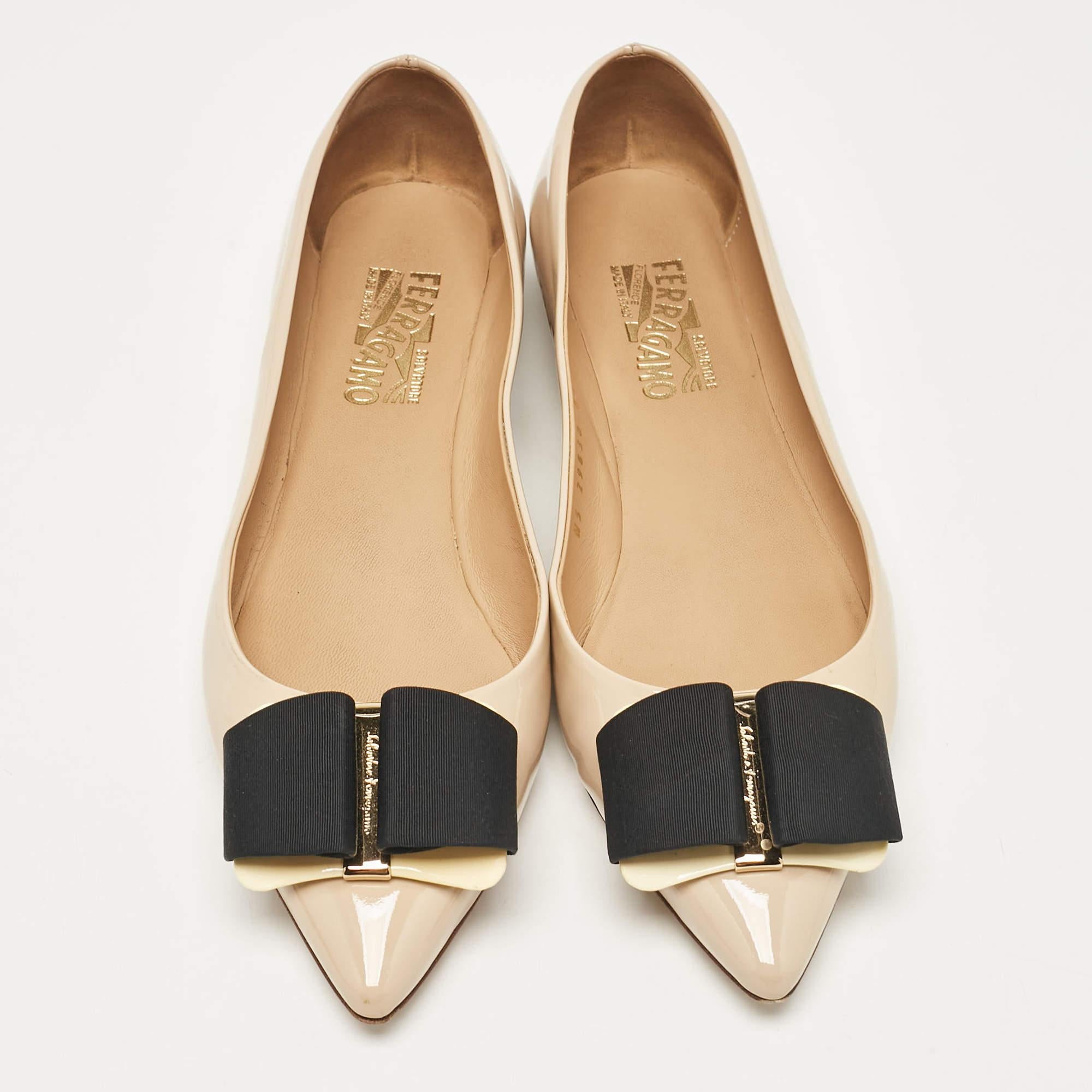 Beige Salvatore Ferragamo Ballerine Mimi in vernice beige misura 38