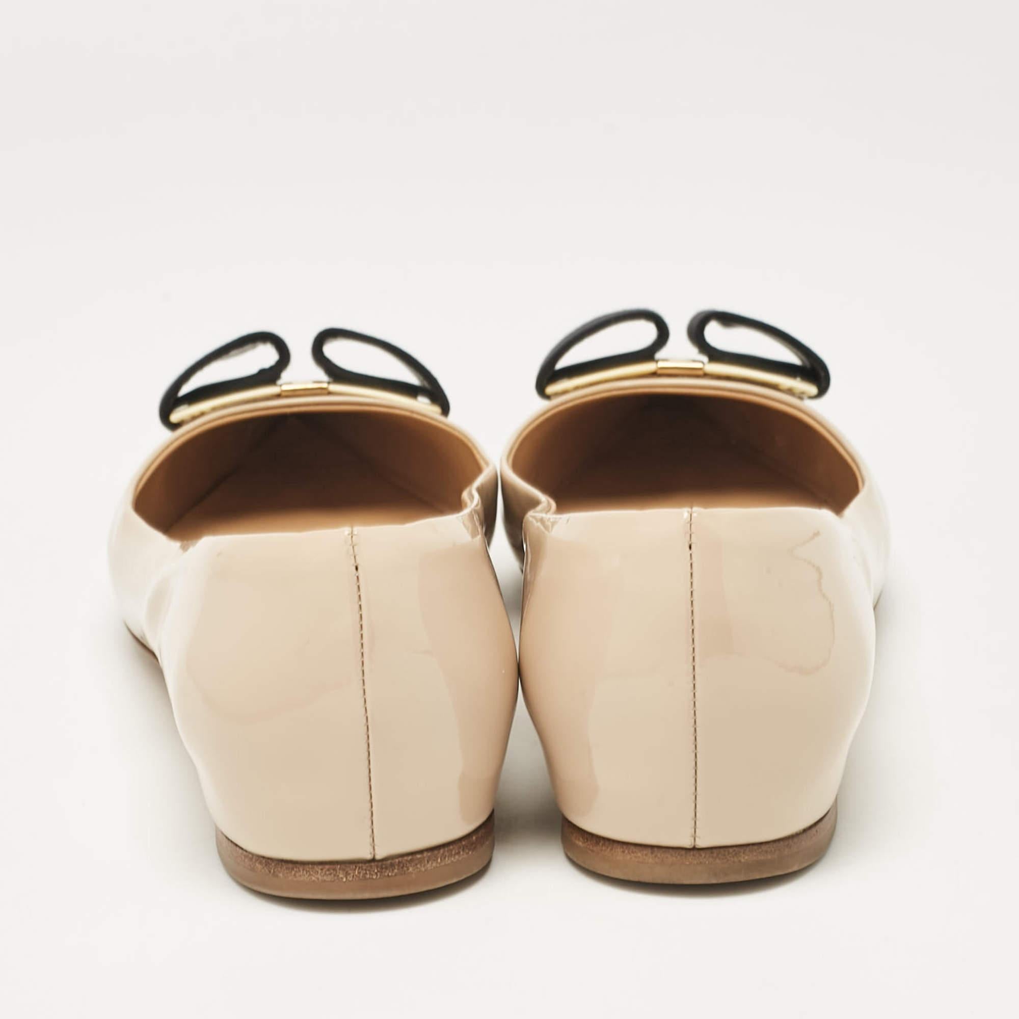 Donna Salvatore Ferragamo Ballerine Mimi in vernice beige misura 38