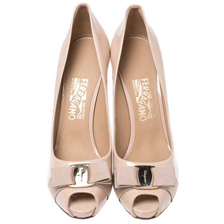 salvatore ferragamo leather pumps