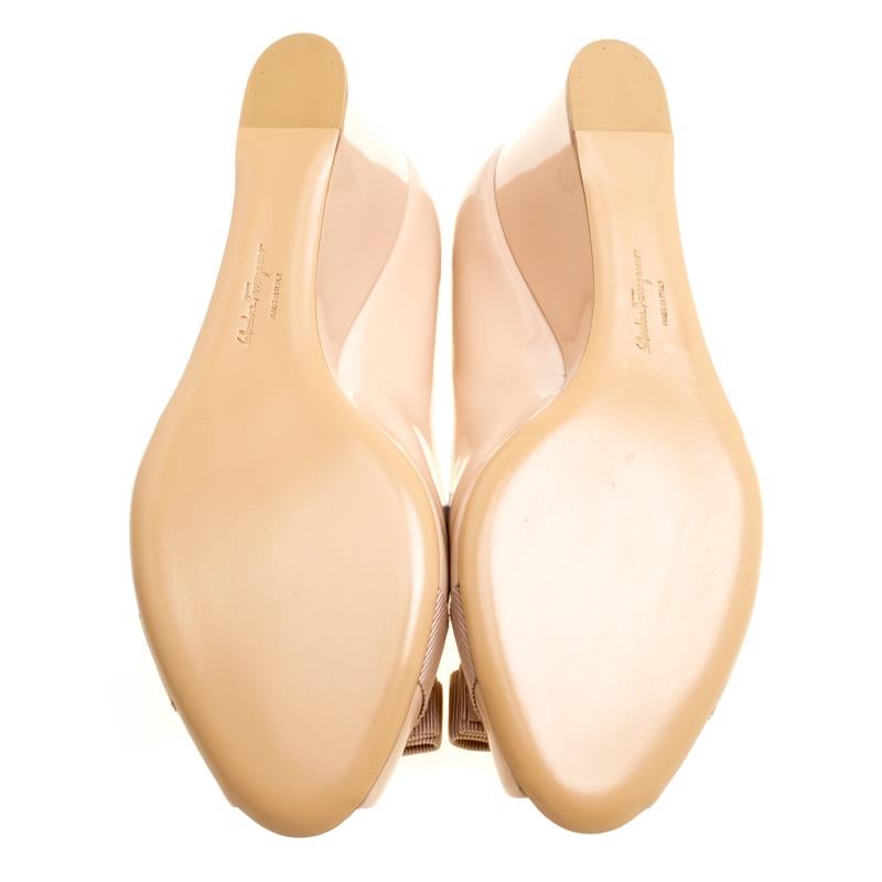Salvatore Ferragamo Beige Patent Leather Sissi Bow Peep Toe Wedge Pumps Size 41 1