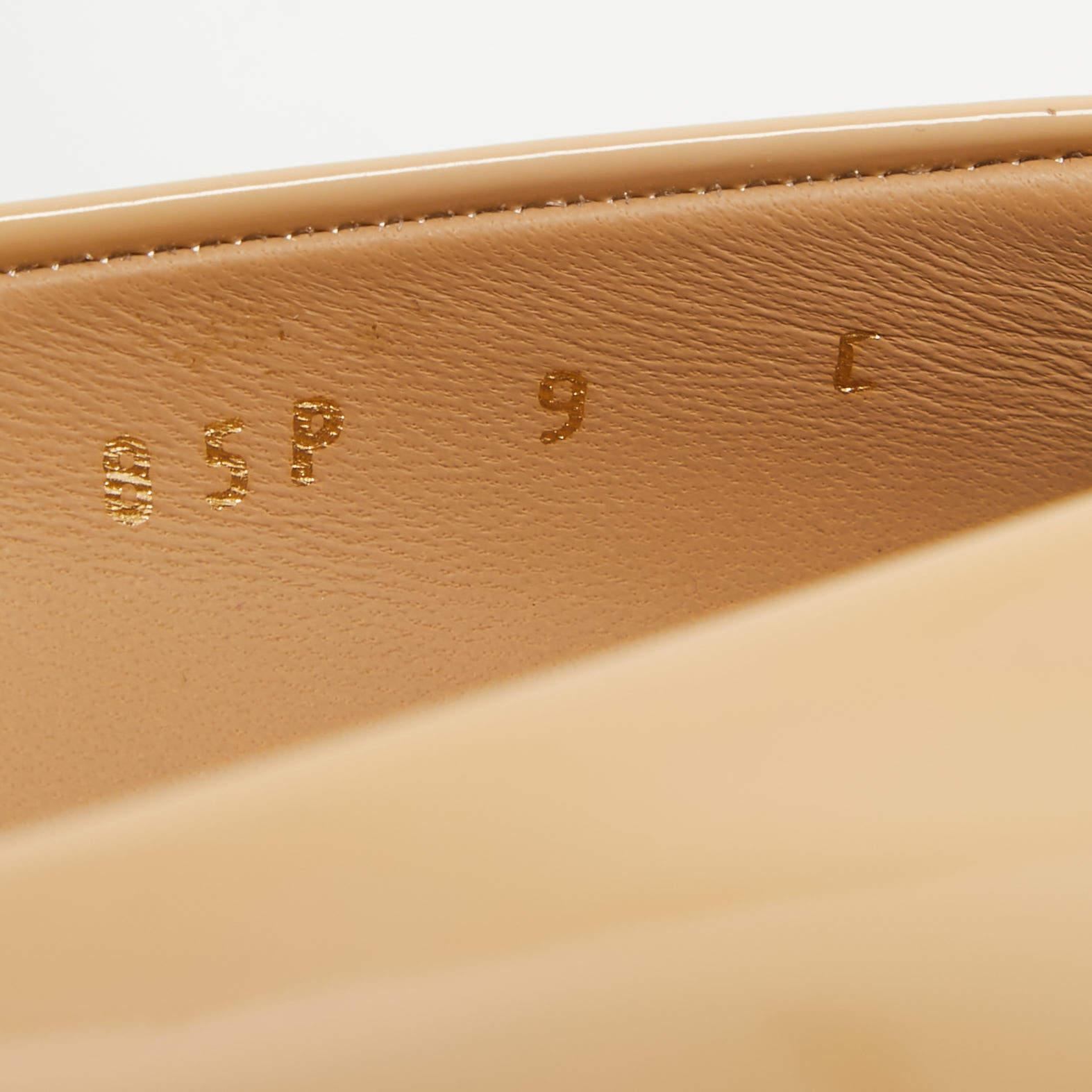 Salvatore Ferragamo Beige Patent Leather Vara Bow Pumps Size 39.5 2