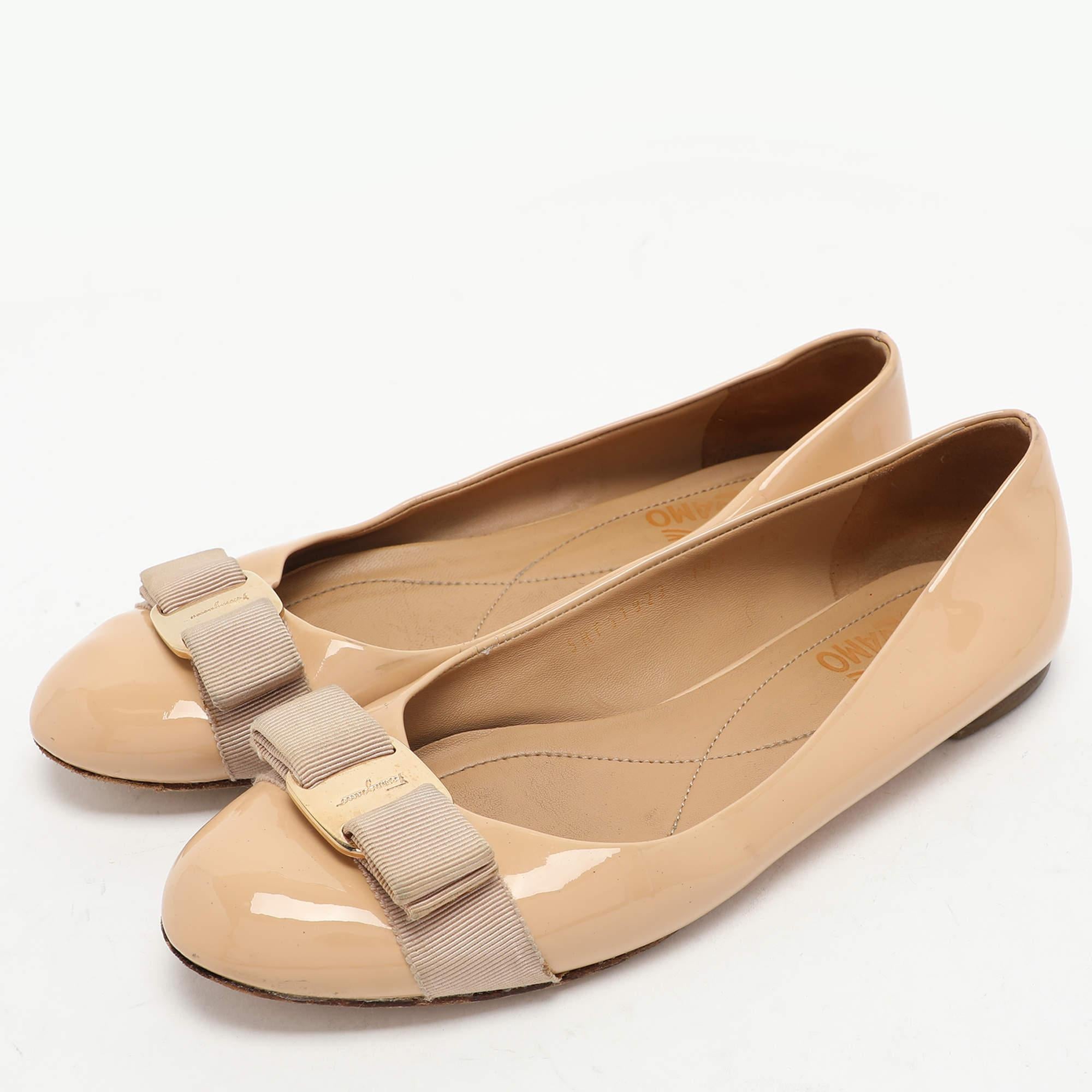 Complete your look by adding these designer ballet flats to your lovely wardrobe. They are crafted skilfully to grant the perfect fit and style.