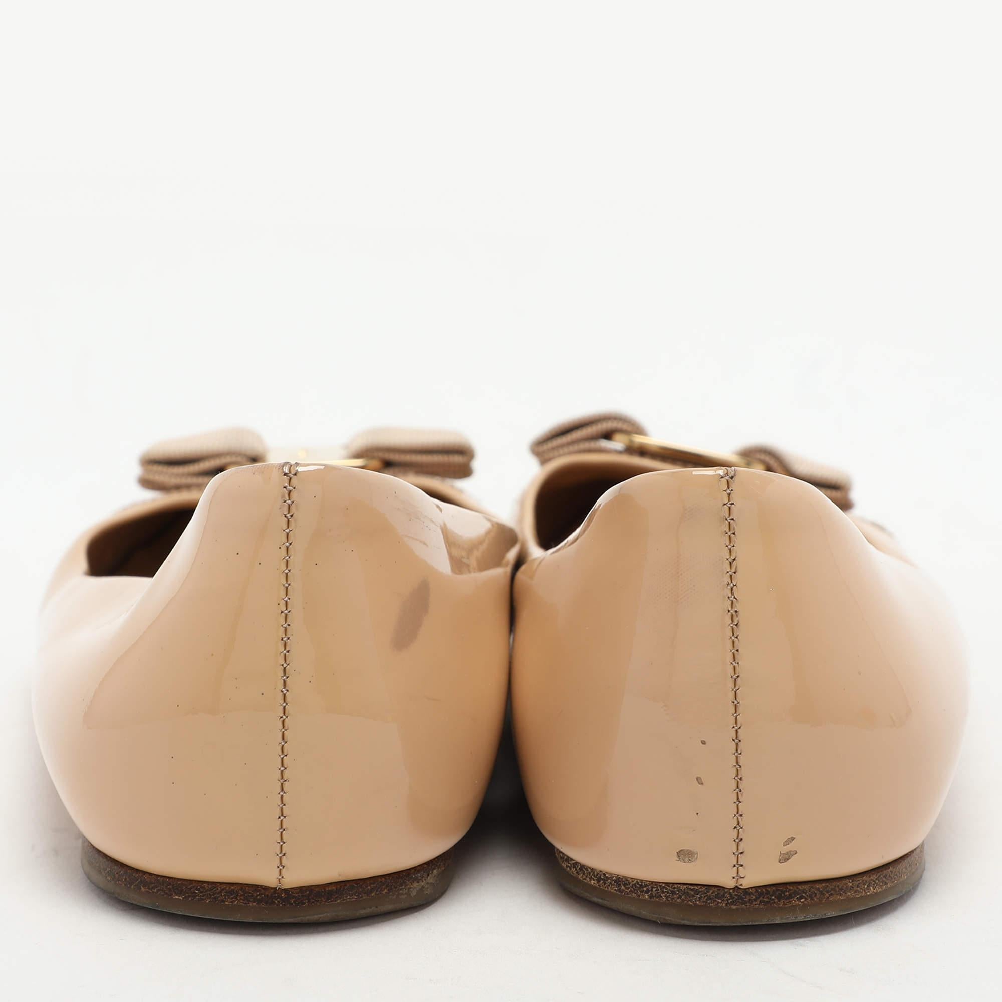 Salvatore Ferragamo Beige Patent Leather Varina Ballet Flats Size 38 For Sale 1