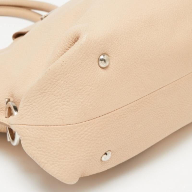 Salvatore Ferragamo Beige Pebbled Leather Dotty Tote (fourre-tout à pois en cuir) en vente 4