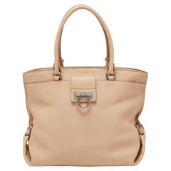 Salvatore Ferragamo - Fourre-tout Dotty en cuir grainé beige