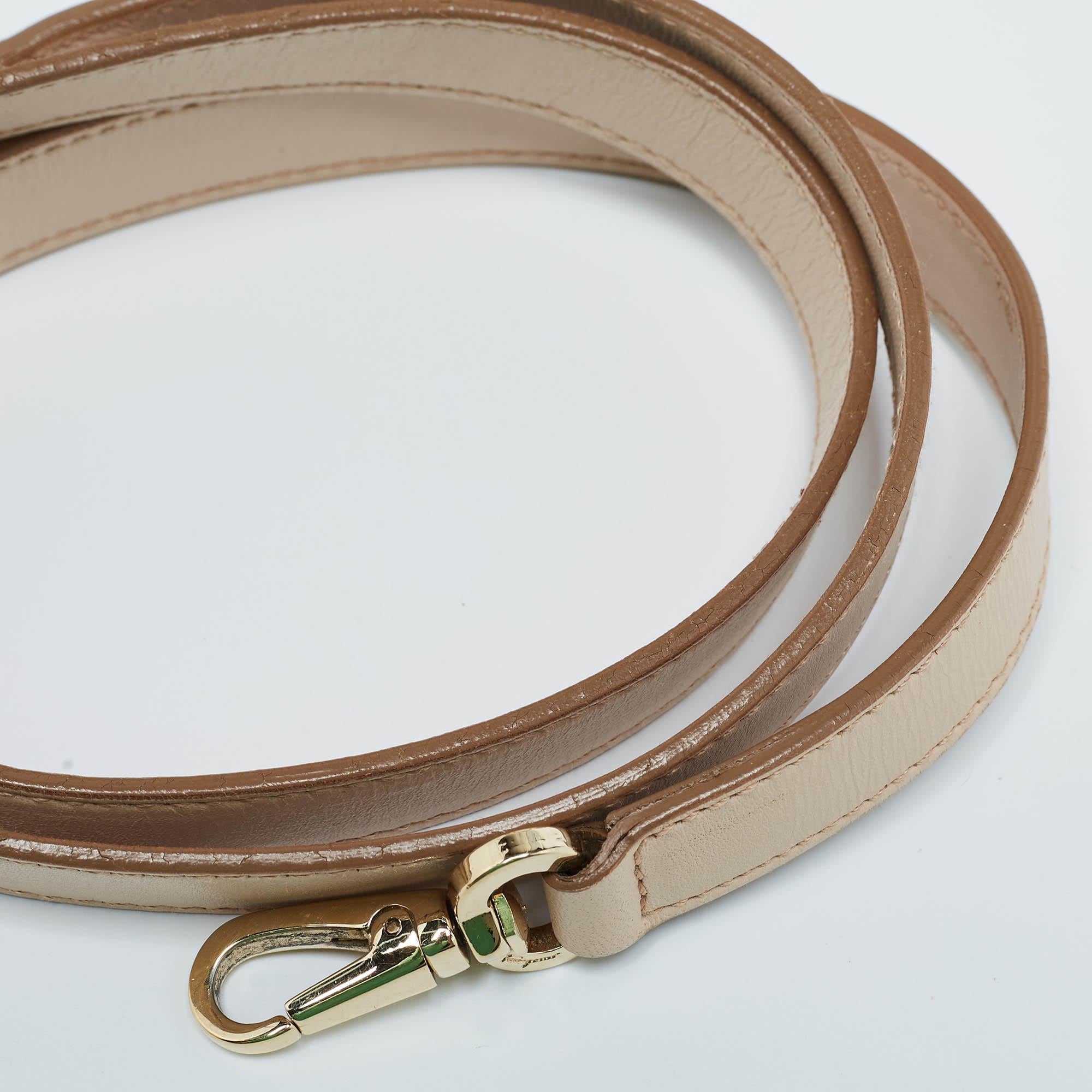 Salvatore Ferragamo Mini Tote Gancini de ante y piel beige 4