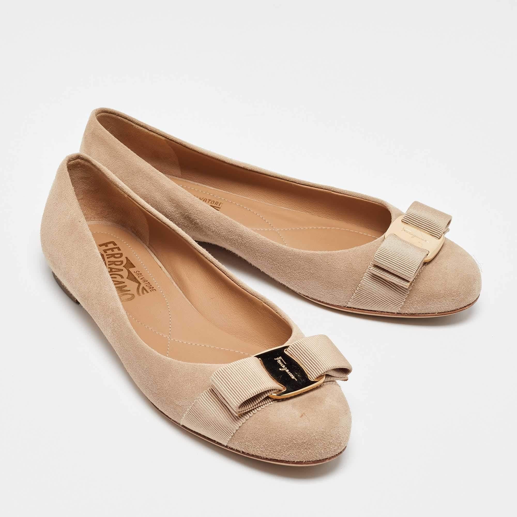 Women's Salvatore Ferragamo Beige Suede Varina Ballet Flats Size 35.5