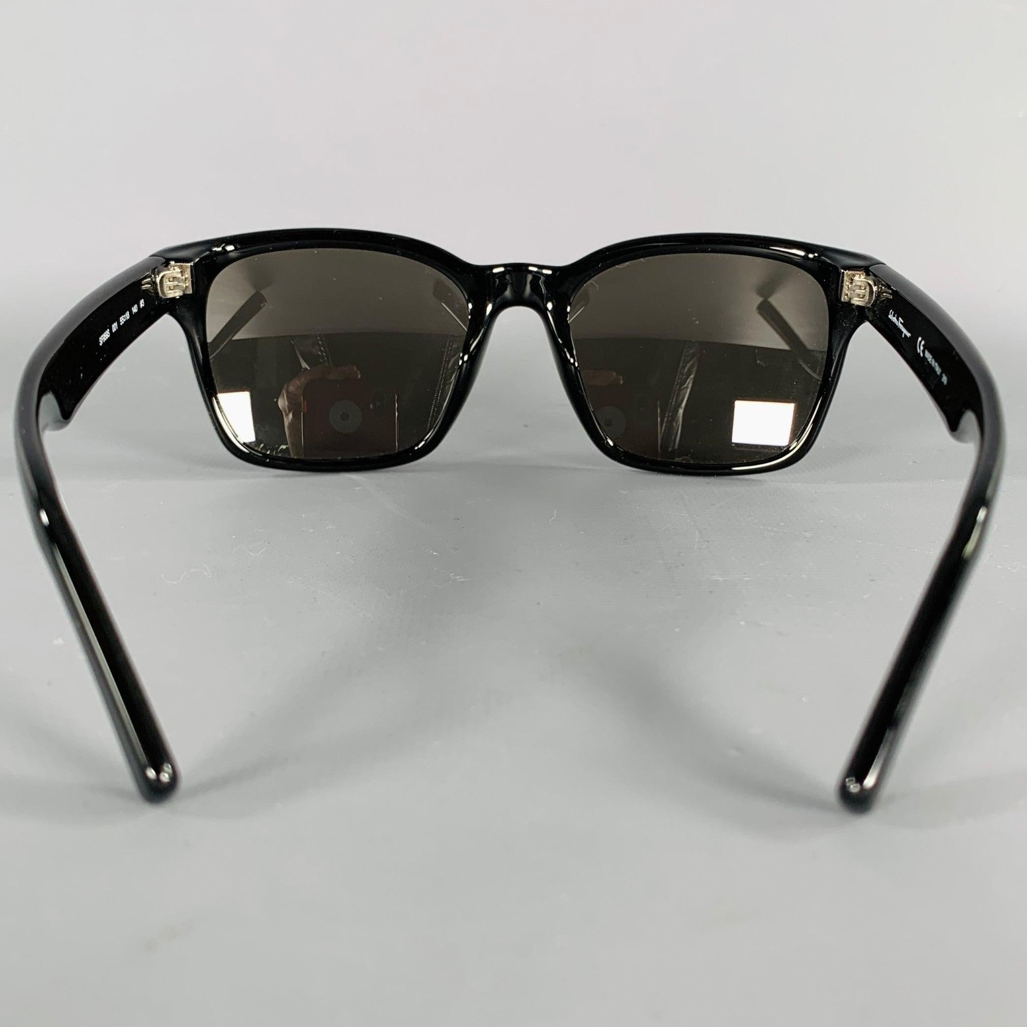 Noir SALVATORE FERRAGAMO Lunettes de soleil en acétate noir en vente