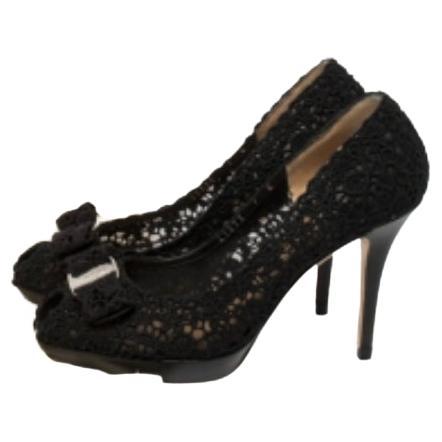 Salvatore Ferragamo Black Bonita Lace Peep Toe Pumps Size 37.5 In Good Condition For Sale In Dubai, Al Qouz 2