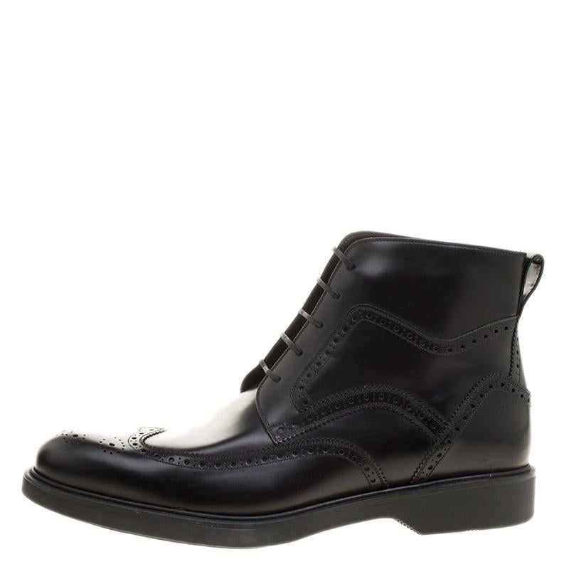 How can one not be in awe by just looking at this luxe pair from Salvatore Ferragamo! The brogue leather ankle boots are well-crafted and they are beautified with lace-ups and wingtip detailing. Comfortable insoles and tough outsoles complete this