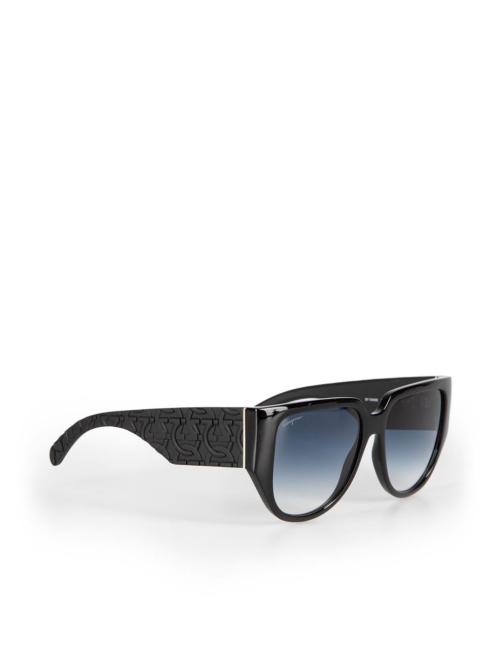 CONDITION is New with tags on this brand new Salvatore Ferragamo designer item. This item comes with original packaging.
 
 
 
 Details
 
 
 Model: SF1088SE
 
 Black
 
 Plastic
 
 Browline Square Sunglasses
 
 Blue Gradient Lens
 
 Full-Rim
 
 100%