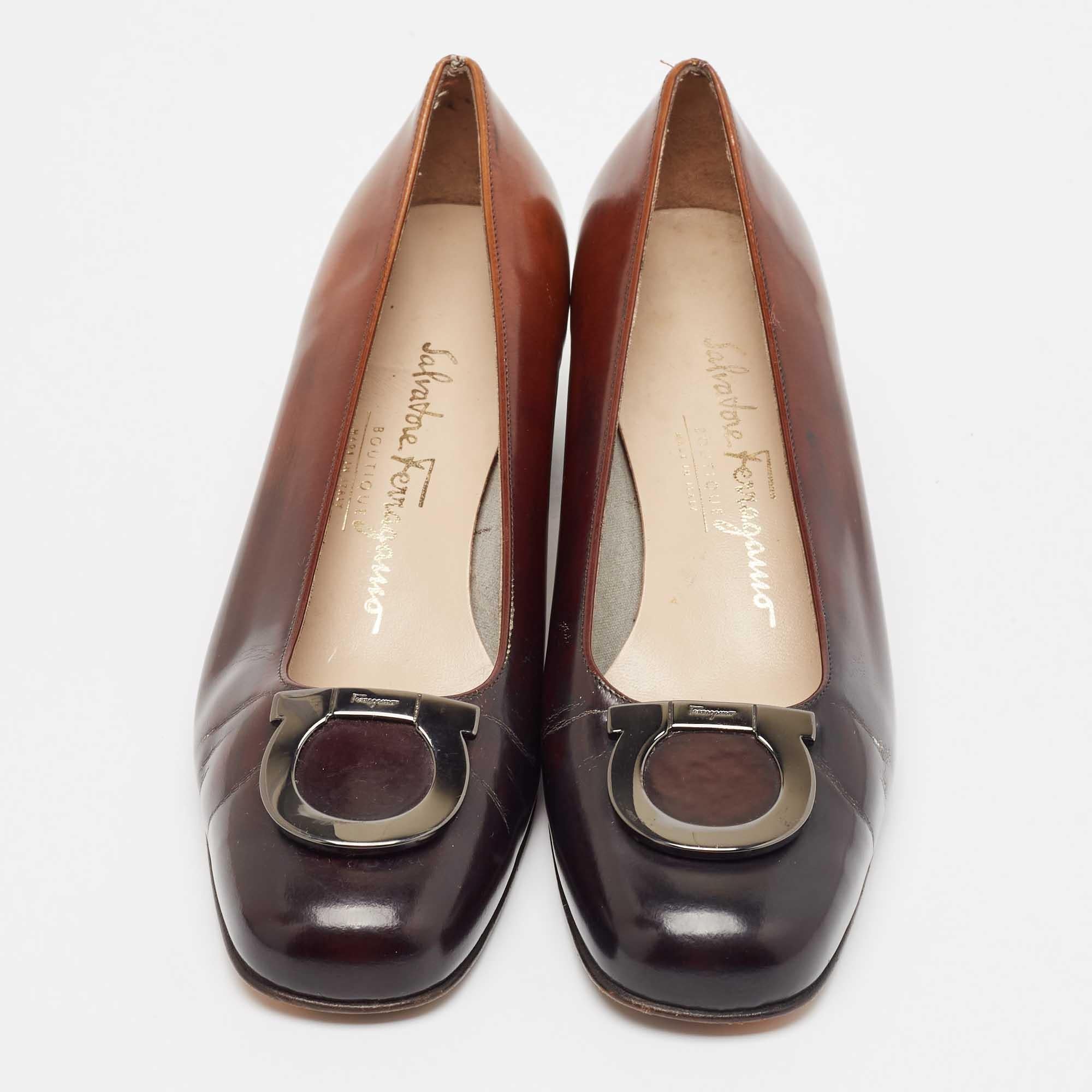 Marron Salvatore Ferragamo Escarpins Gancini en Cuir Ombre Noir/Brun Taille 37.5 en vente