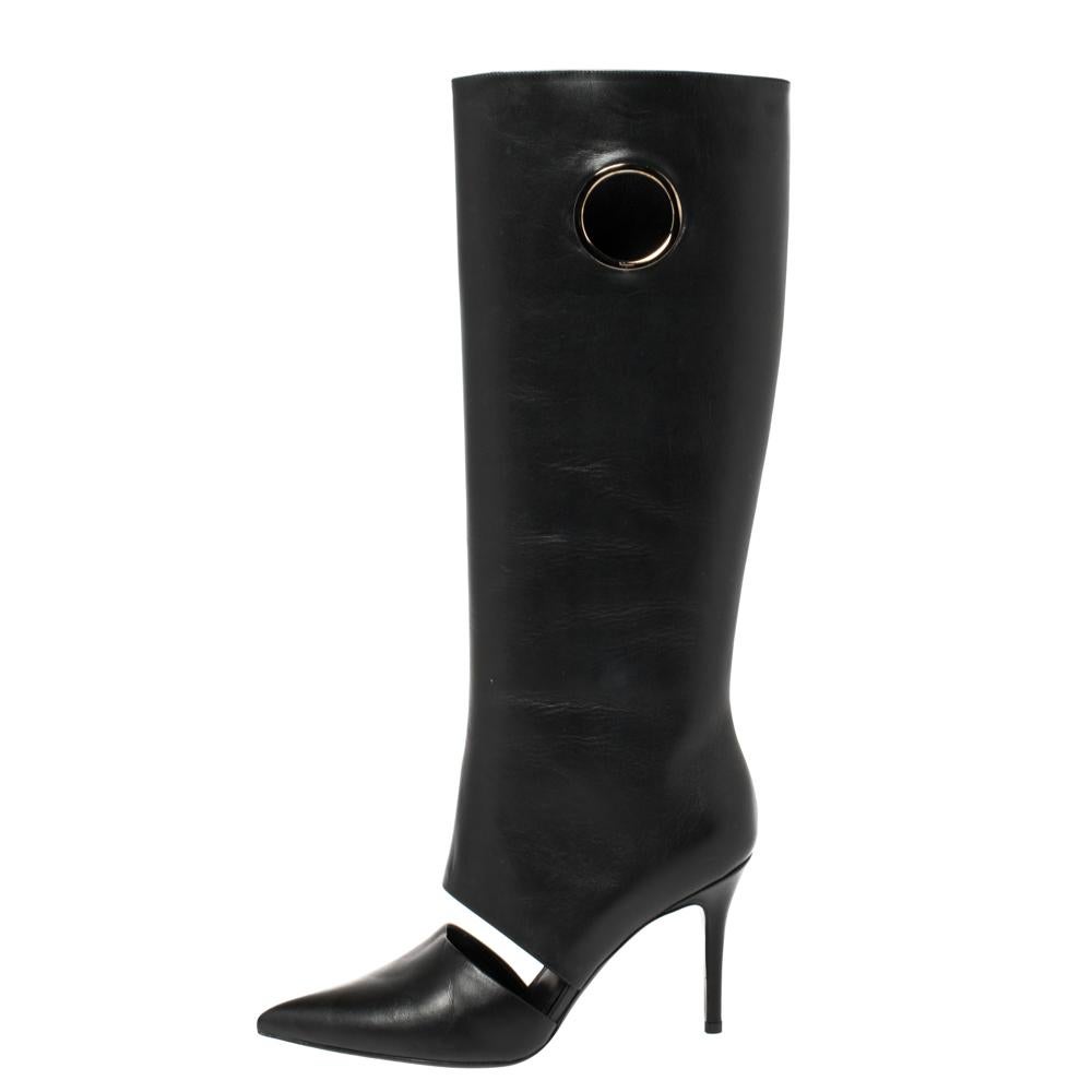 You are sure to stun onlookers with these knee boots from Salvatore Ferragamo as they're absolutely gorgeous! Meticulously crafted from leather, they carry pointed toes, cutouts on the vamps, eyelets, and 9 cm heels. Hurry and make them yours
