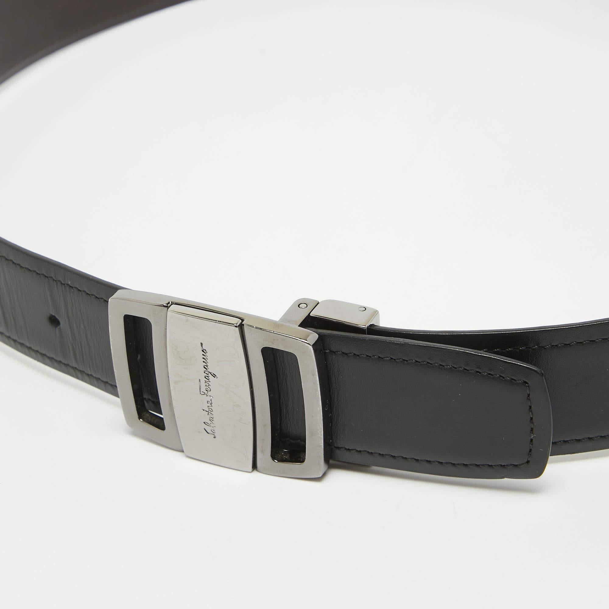 Salvatore Ferragamo Black/Dark Brown Leather Cut to Size Buckle Belt In Good Condition For Sale In Dubai, Al Qouz 2