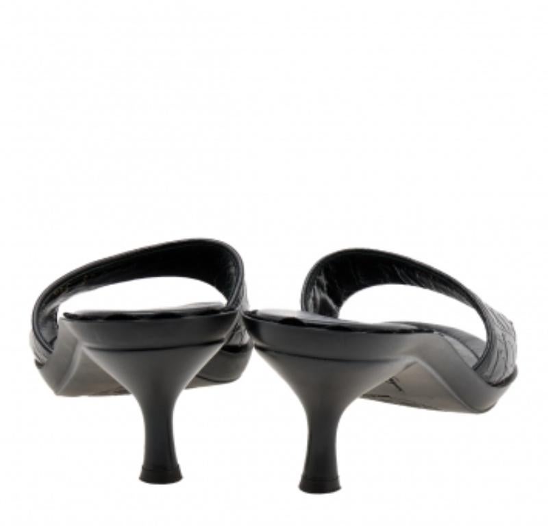 Salvatore Ferragamo Black Gancini Embossed Leather Slide Sandals Size 40 For Sale 2