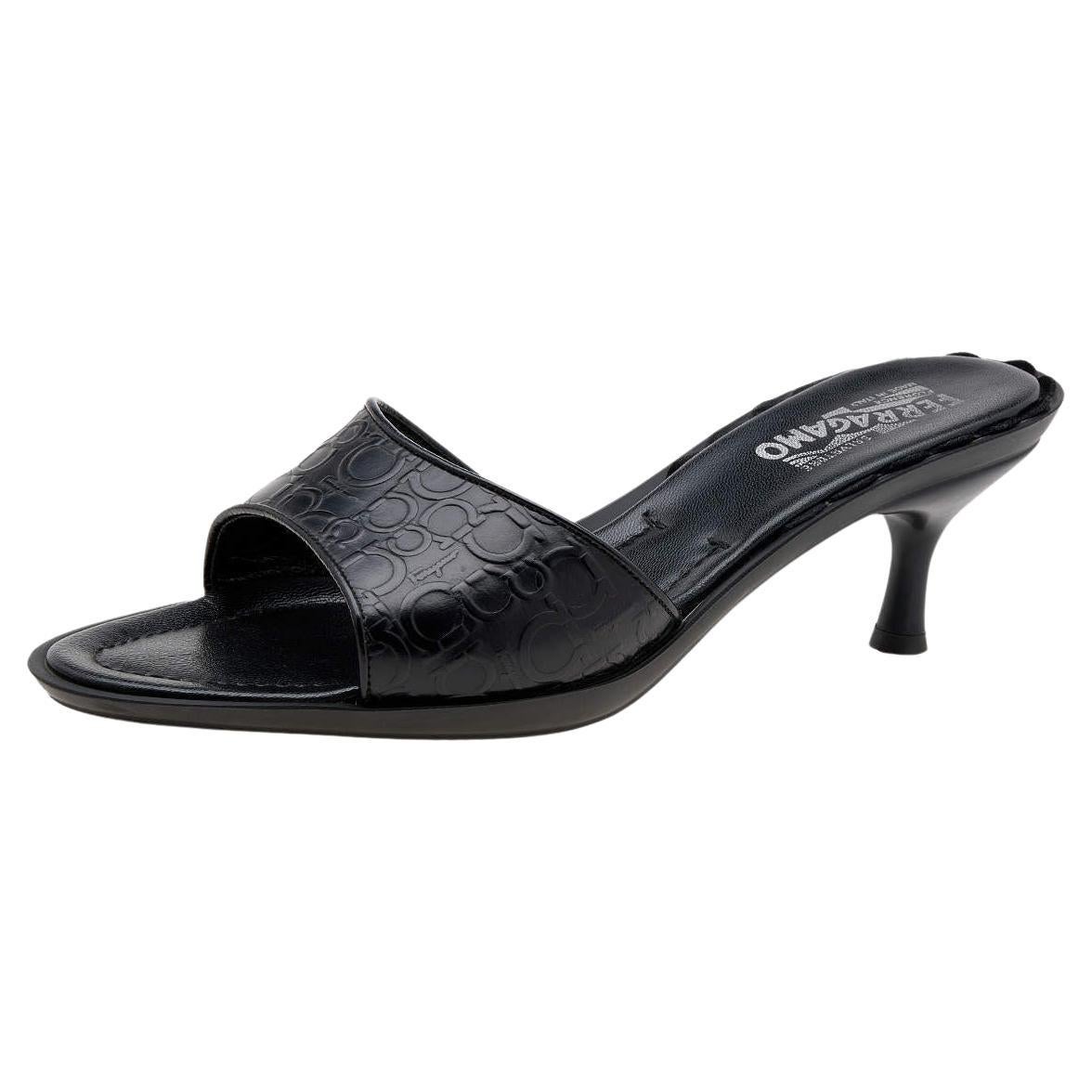 Salvatore Ferragamo Black Gancini Embossed Leather Slide Sandals Size 40 For Sale