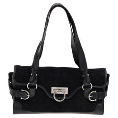 Salvatore Ferragamo Bolso Gancini negro de terciopelo y piel