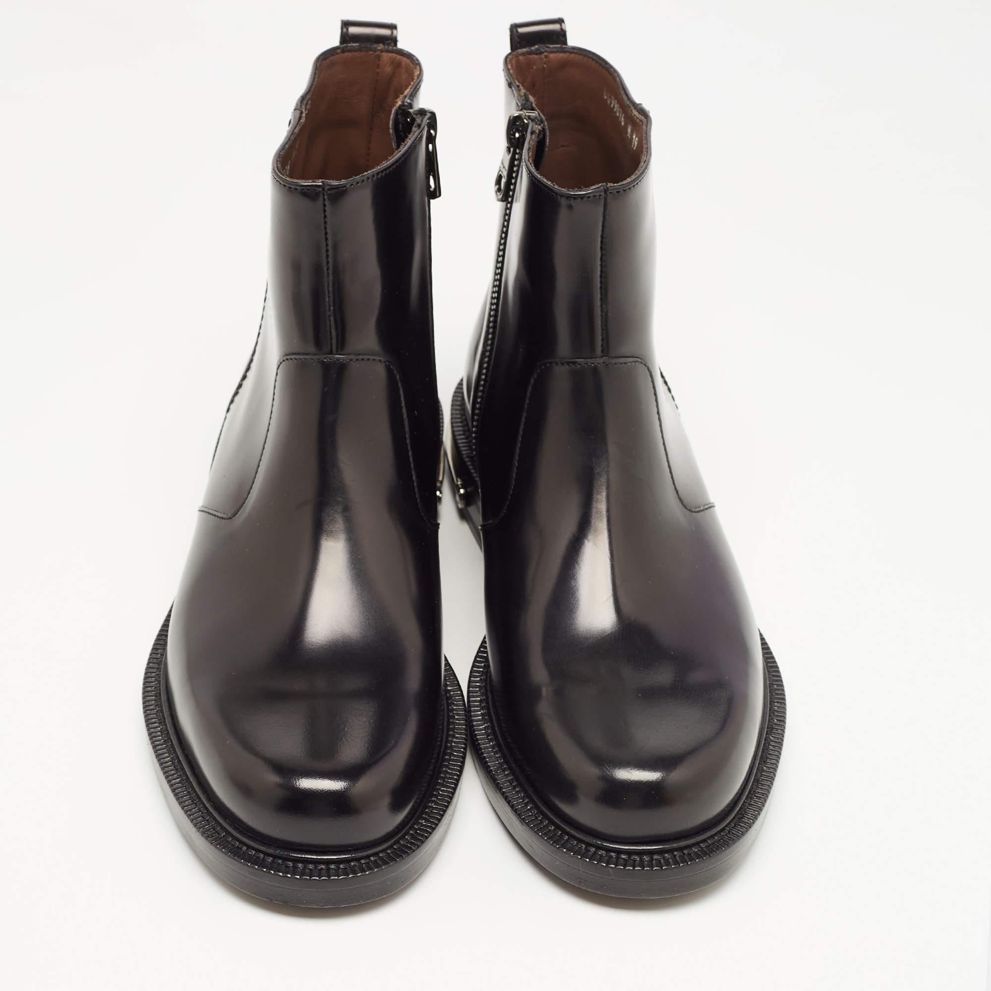 Salvatore Ferragamo Black Glossy Leather Zip Ankle Boots Size 40 In New Condition In Dubai, Al Qouz 2
