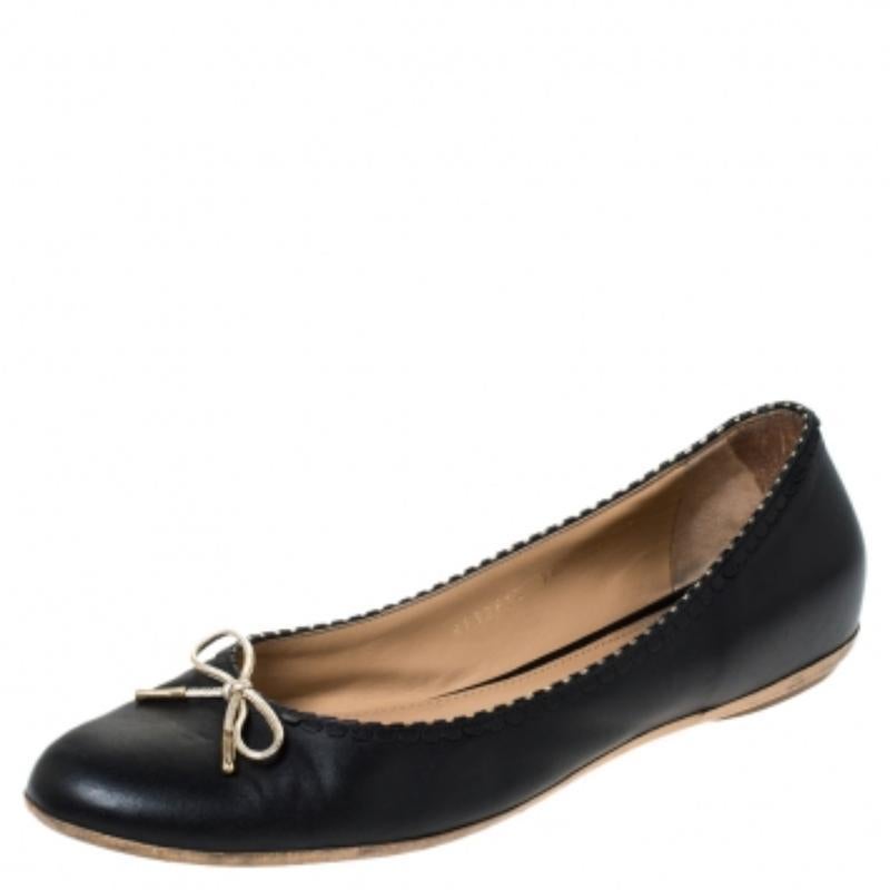 Salvatore Ferragamo Schwarz/Gold Leder Ballettschuhe mit Schleife Größe 40 im Angebot 1