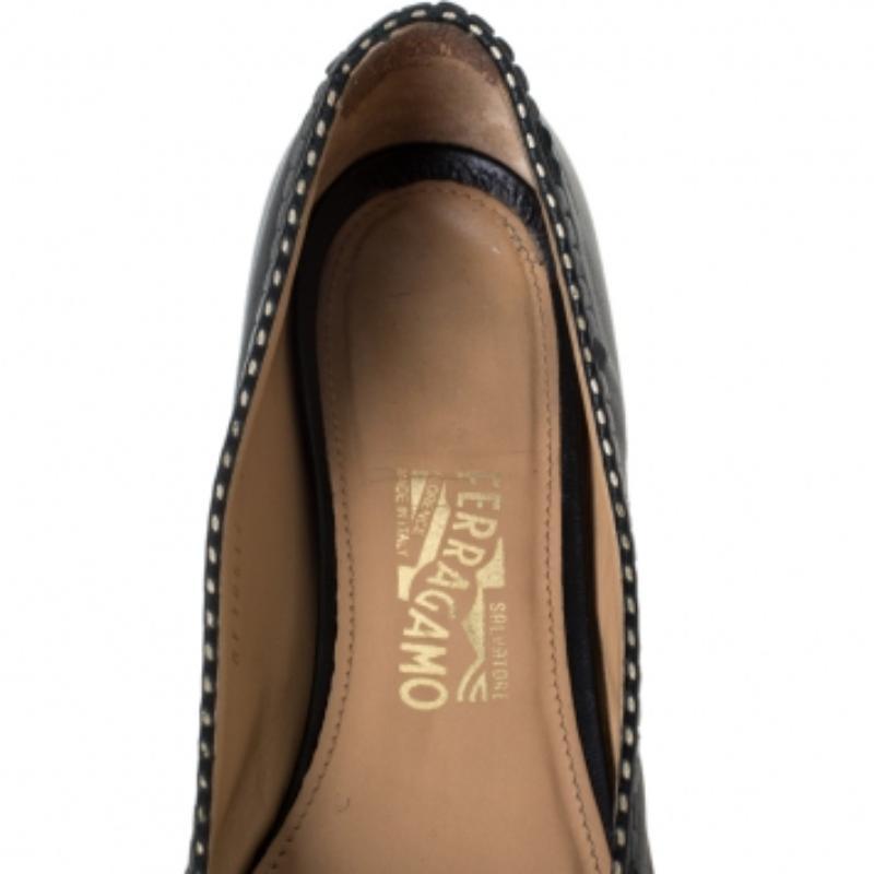 Salvatore Ferragamo Schwarz/Gold Leder Ballettschuhe mit Schleife Größe 40 im Angebot 2
