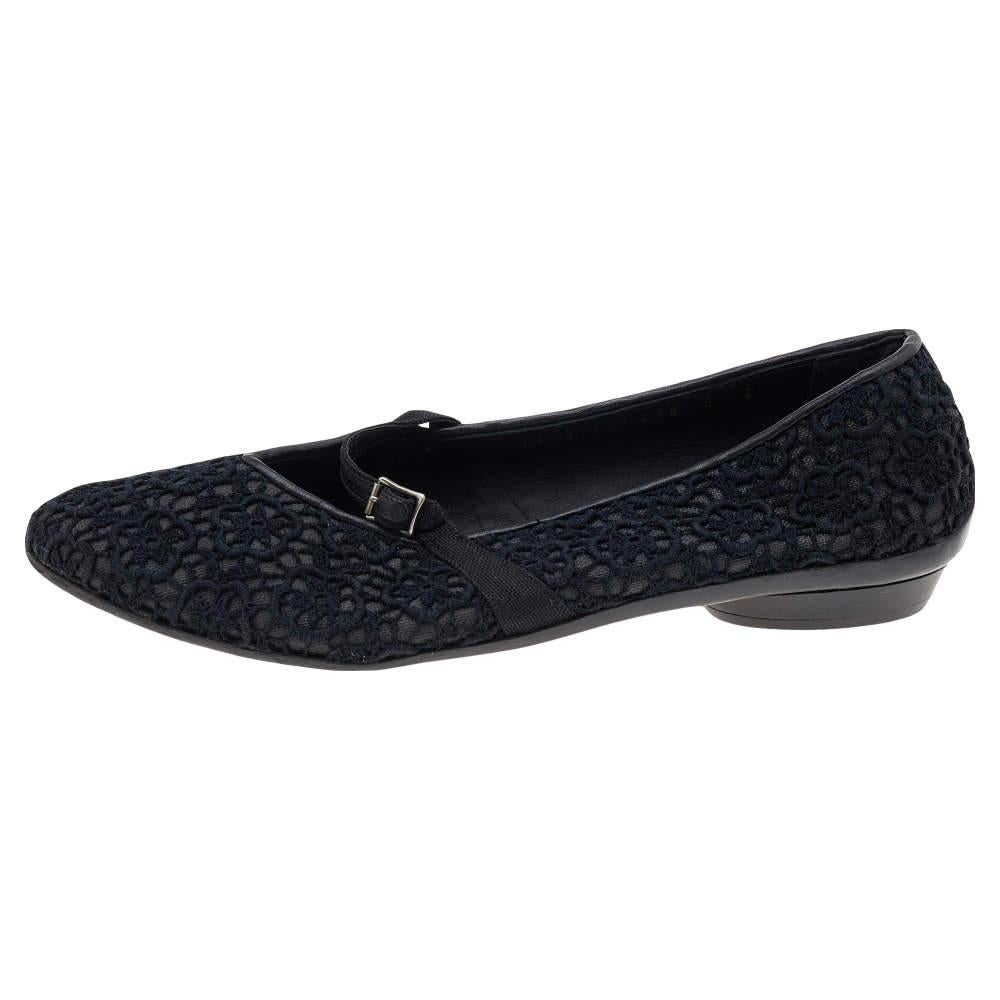 Salvatore Ferragamo Black Lace Ballet Flats Size 38.5